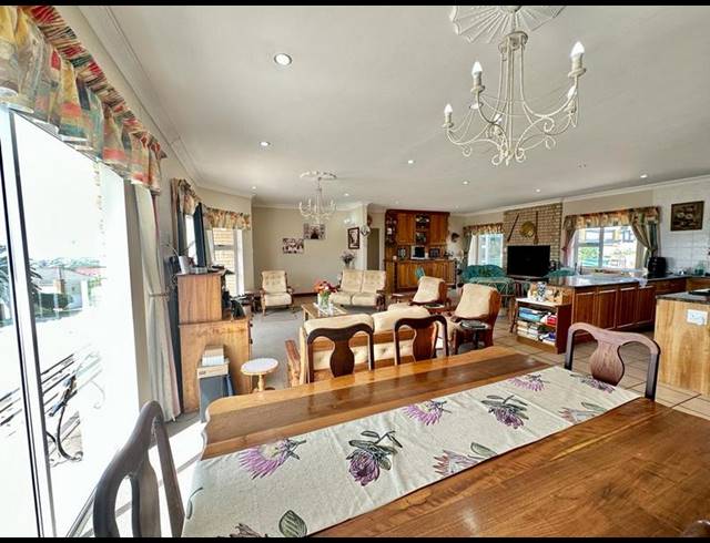 4 BEDROOM HOUSE FOR SALE IN STILBAAI-WES